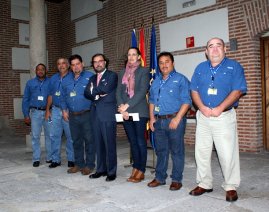 La delegación junto a representantes de la FEMP, a su llegada a la sede de la Federación.